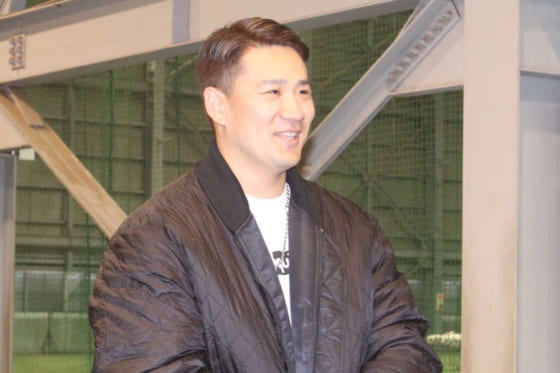 田中将大が恒例の古巣訪問で平石洋介新監督にエール　「1つでも多く勝ってほしい」