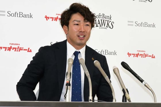 鷹・西田が600万円増の1800万円「ポストシーズンの活躍を評価してもらった」