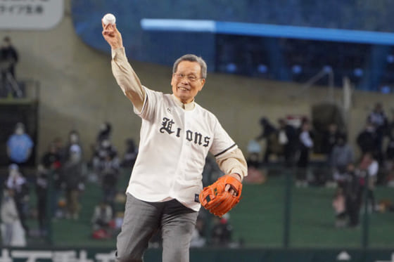 85歳の中西太氏が驚異の始球式　ワンバウンド投球にファンから大きな拍手