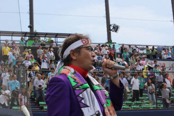 北海道日本ハム、「DJチャス。」が年間スポンサーを獲得　5月後半から紫色の衣装に社名ロゴが入る