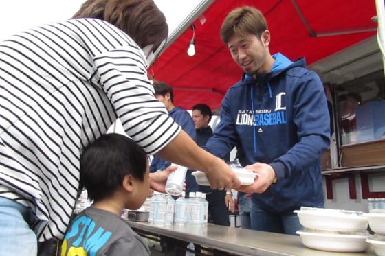 埼玉西武秋山、外崎、源田が埼玉県の台風被災地を訪問「少しでも笑顔を届けられるように」