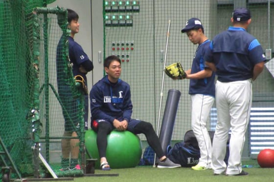 侍ジャパン離脱の埼玉西武秋山、右足骨折後初練習　今後は「分かりません」