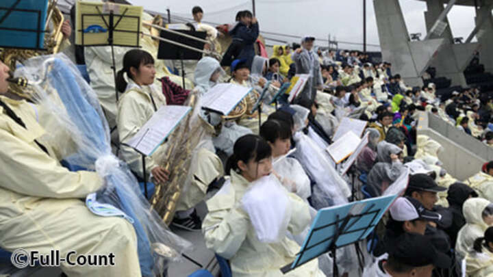 17日のタマスタ筑後では福岡県立八女高校の生徒たちによるブラスバンド応援が行われた