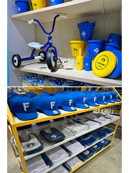 1F「FIGHTERS FAMILY STORE」に並ぶグッズ