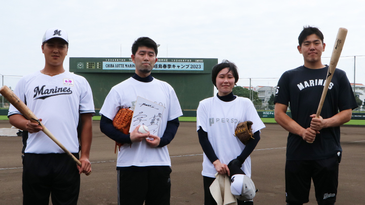 安田尚憲選手、山口航輝選手と参加者で記念撮影