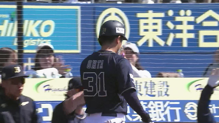 太田椋が先頭打者本塁打！　小島和哉の初球を捉える