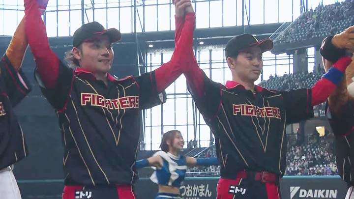 北海道日本ハムファイターズ・伊藤大海投手、谷内亮太選手（C）パーソル パ・リーグTV