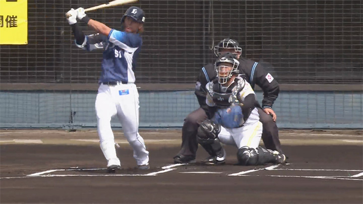 西川愛也が初球先頭打者ホームラン！　和田毅の直球を弾き返す