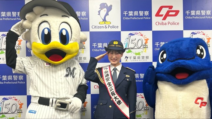 マーくん（左）、「M☆Splash!!」SORAさん（中）、千葉県警察のマスコット・シーポック（右）【写真：球団提供】