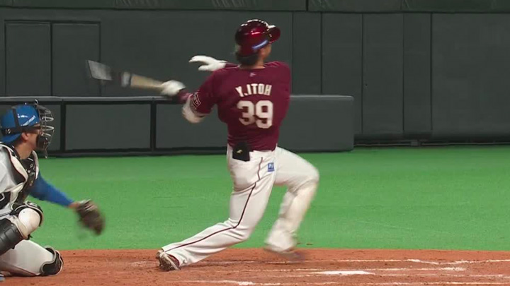 代打の伊藤裕季也が逆転満塁本塁打！　一振りで試合をひっくり返す