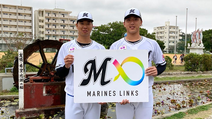 上田希由翔選手（左）、田中晴也投手（右）【写真：球団提供】