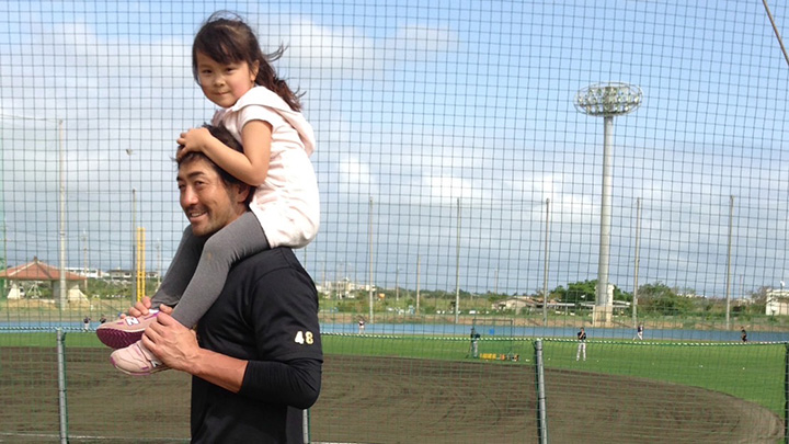 2014年の石垣島キャンプで娘さんと　写真：本人提供