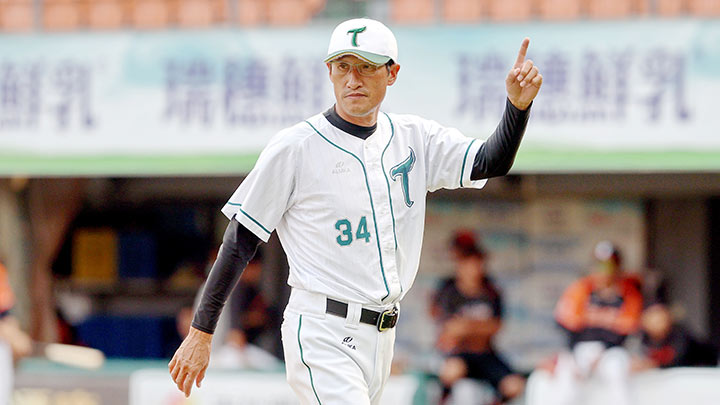 台湾プロ野球第6の球団、台鋼ホークスの投手コーチに就任した横田久則氏 （C）CPBL